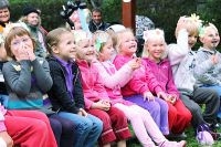 děti sledují kouzelníka