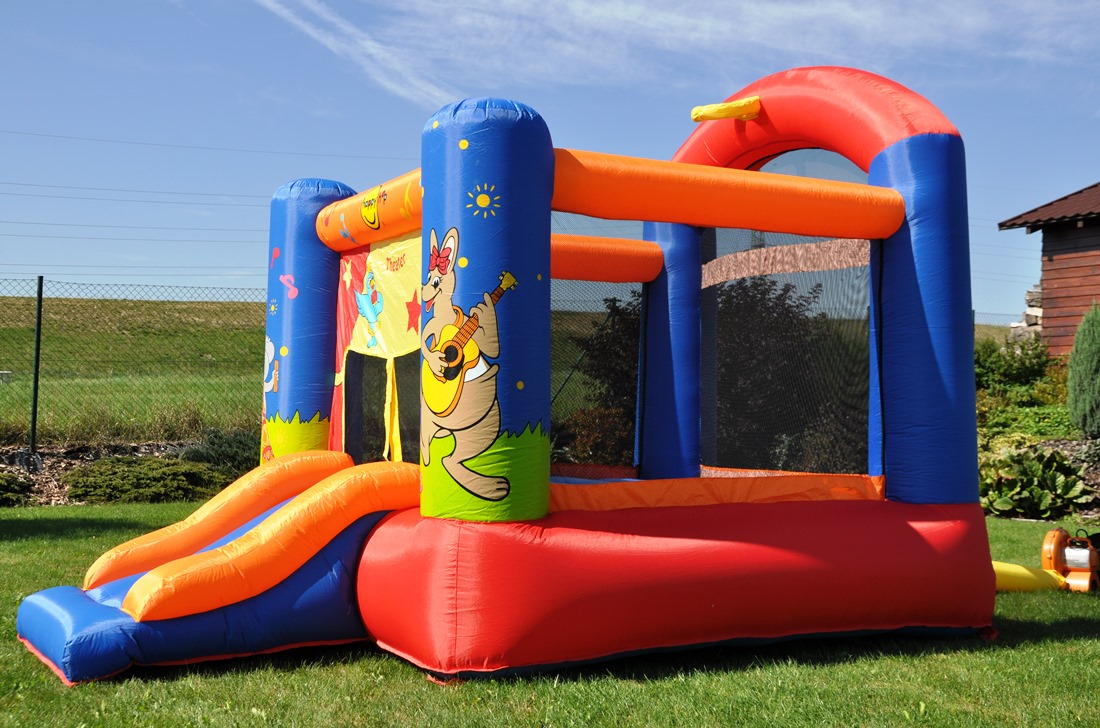 Nafukovací skákací hrad na zahradu