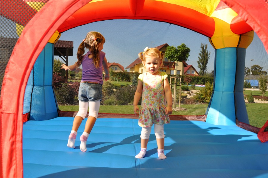 Domácí skákací hrad