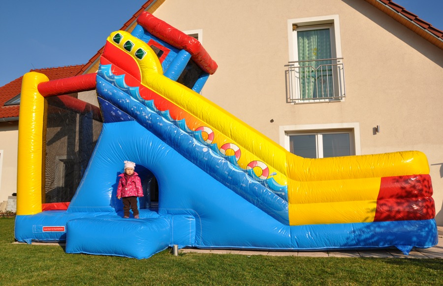 Nafukovací skluzavka